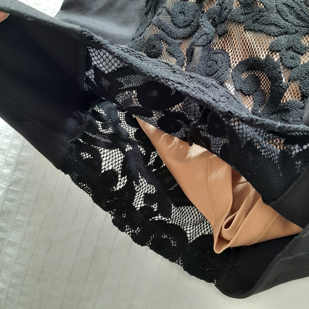 DYNAMITE Black & Tan Lace Overlay Knee Length Pencil Skirt, Size Small - Picture 3 of 7